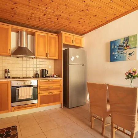 Liana Tatil Evi Frikes